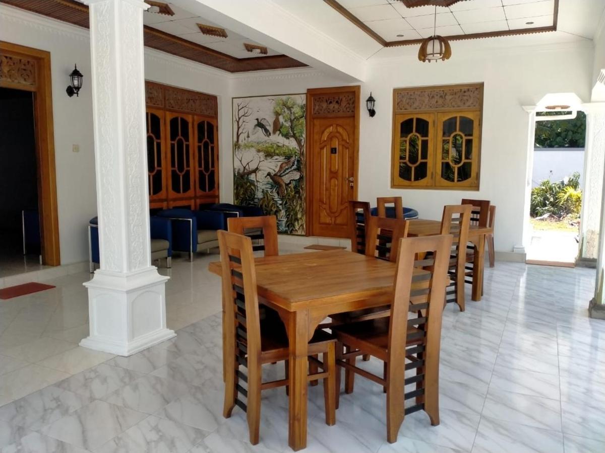 Holidays Hotel Nainamadama Exterior photo