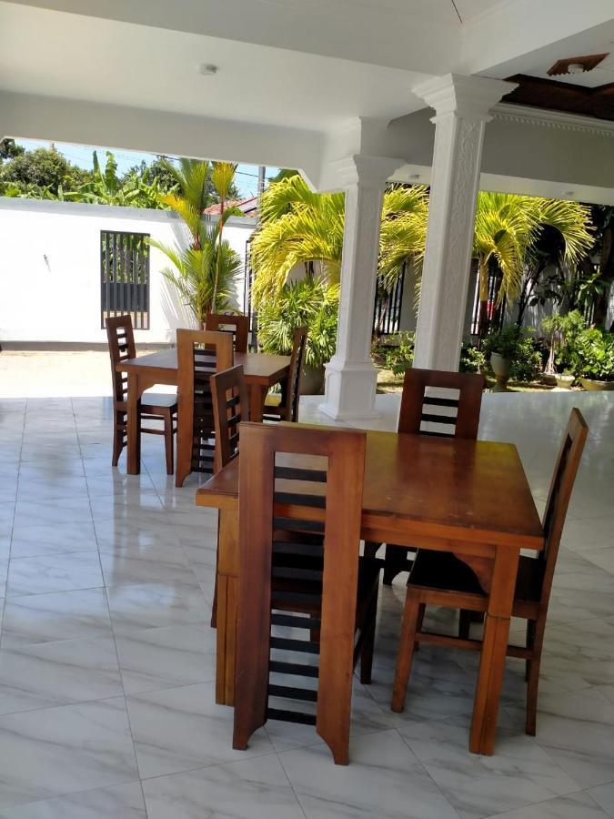 Holidays Hotel Nainamadama Exterior photo